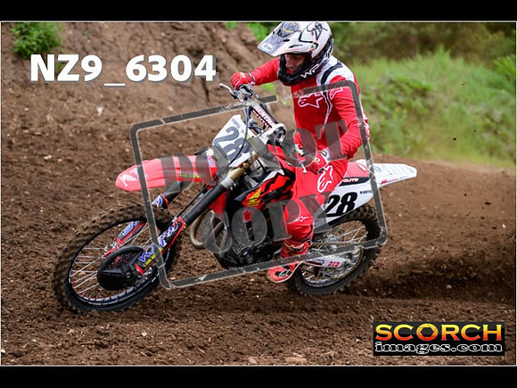Experts-058