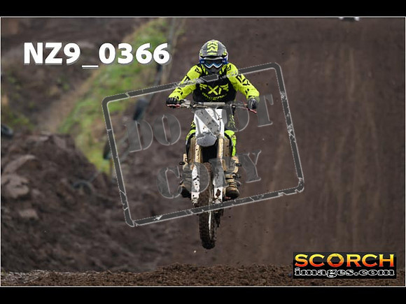 IntersGreenOrange-079