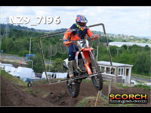 Experts-048