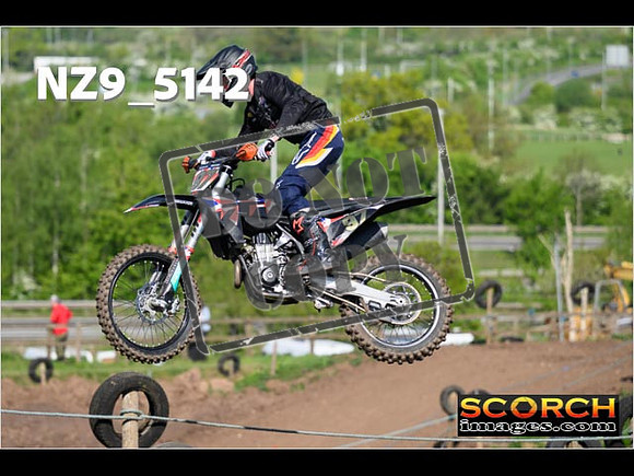 Experts-053