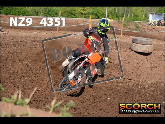Experts-083