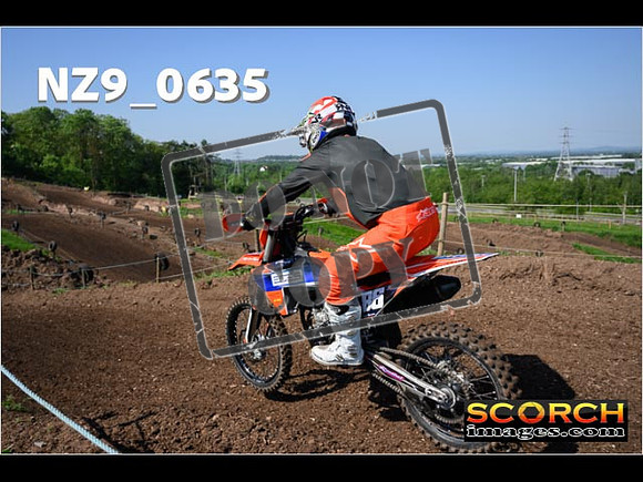 Experts-044