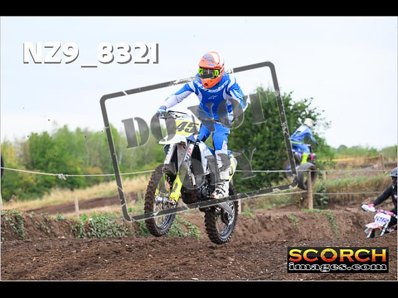 Experts-015