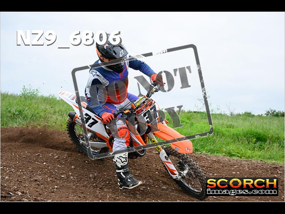 Experts-402