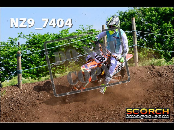 Experts-049