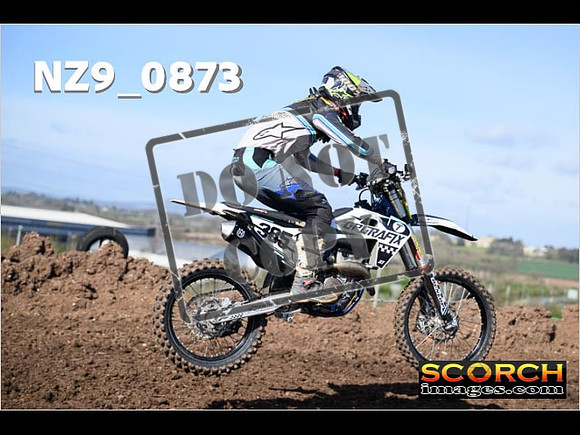 Experts-056