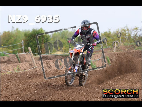 Experts-047