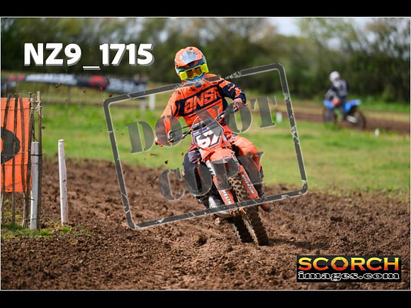 Experts-056