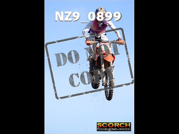 Experts-075