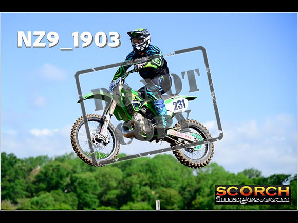 Experts-049