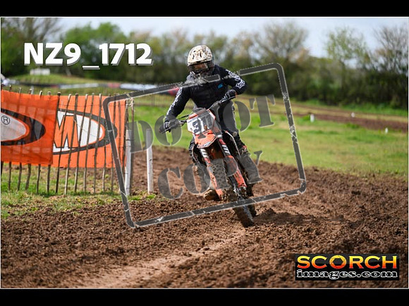 Experts-053