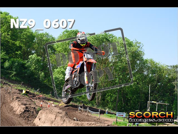 Experts-017