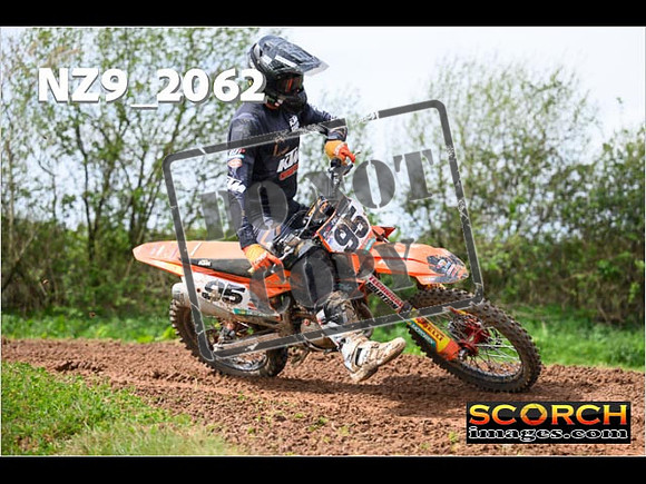 Experts-078