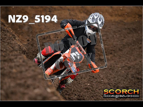 Experts-058