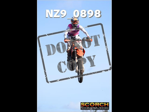 Experts-074