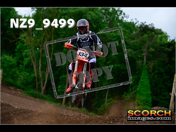 Experts-098