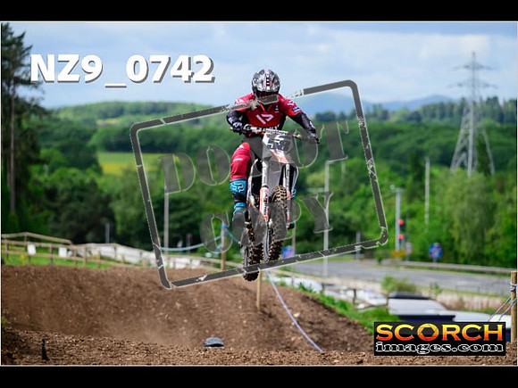Experts-066