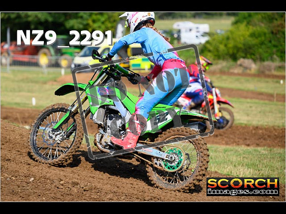 Experts-057