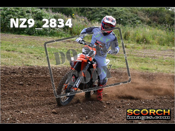 Experts-053