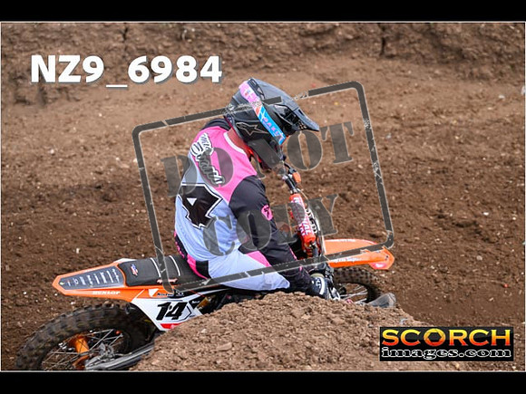 Experts-084