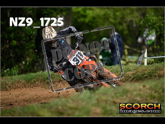 Experts-064