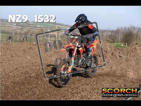 Experts-076