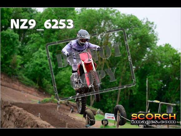 Experts-009