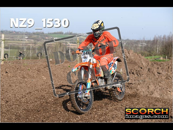 Experts-074