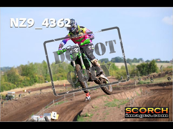 Experts-094