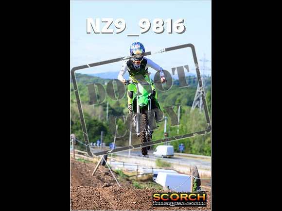 Experts-029