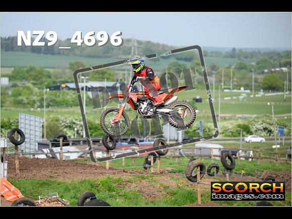 Experts-077