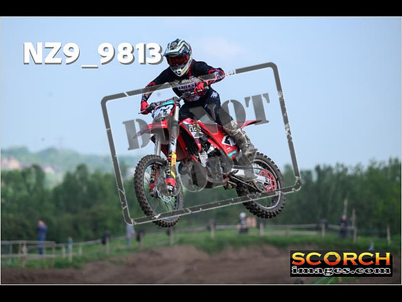 Experts-084