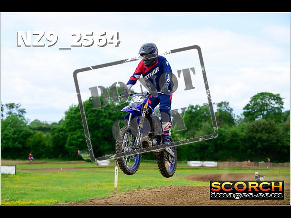 Experts-064