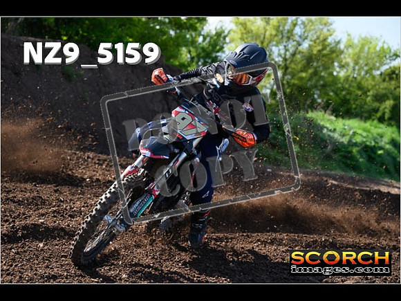 Experts-069