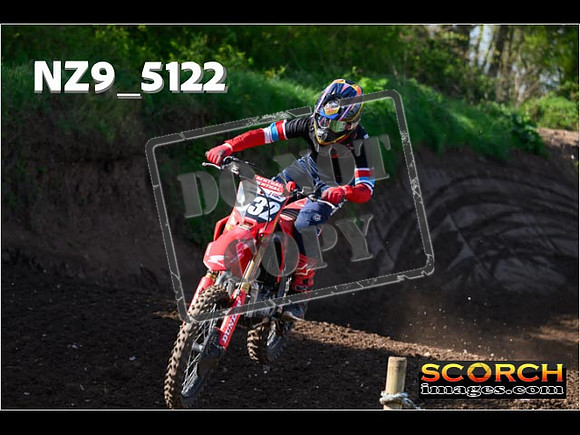 Experts-033